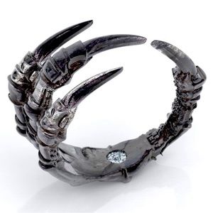 Spooky Claw ring